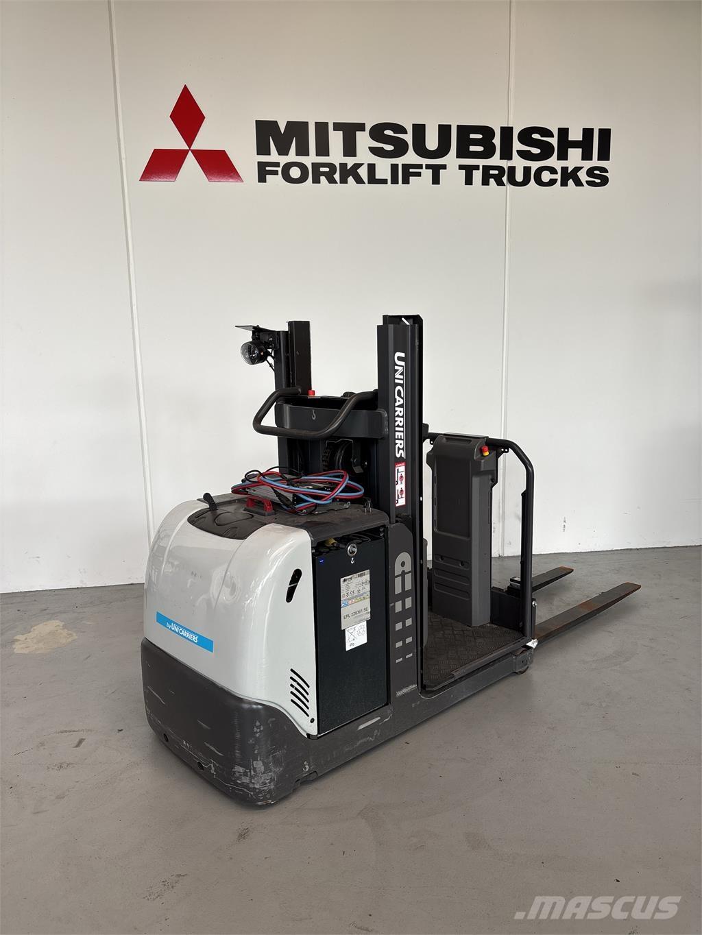 UniCarriers EPL100 Preparadoras de encomendas de baixa elevação