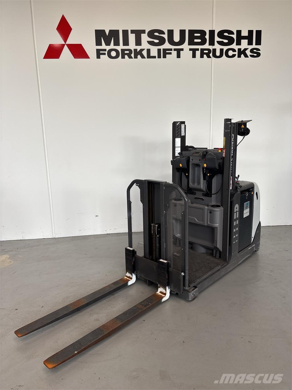 UniCarriers EPL100 Preparadoras de encomendas de baixa elevação