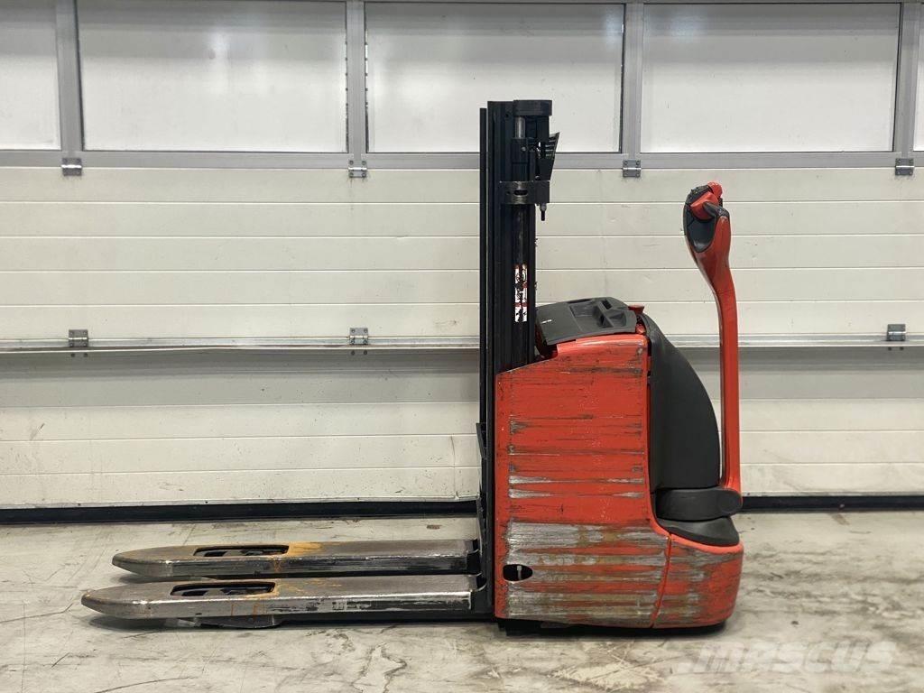 Linde L12 I Empilhador para operador externo