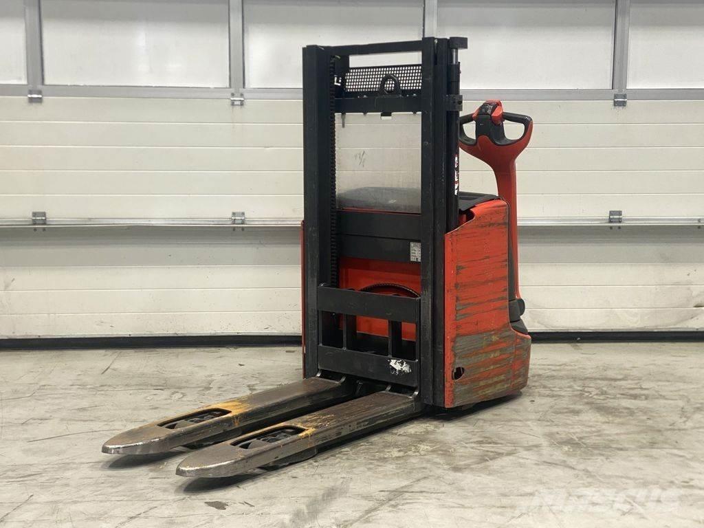 Linde L12 I Empilhador para operador externo