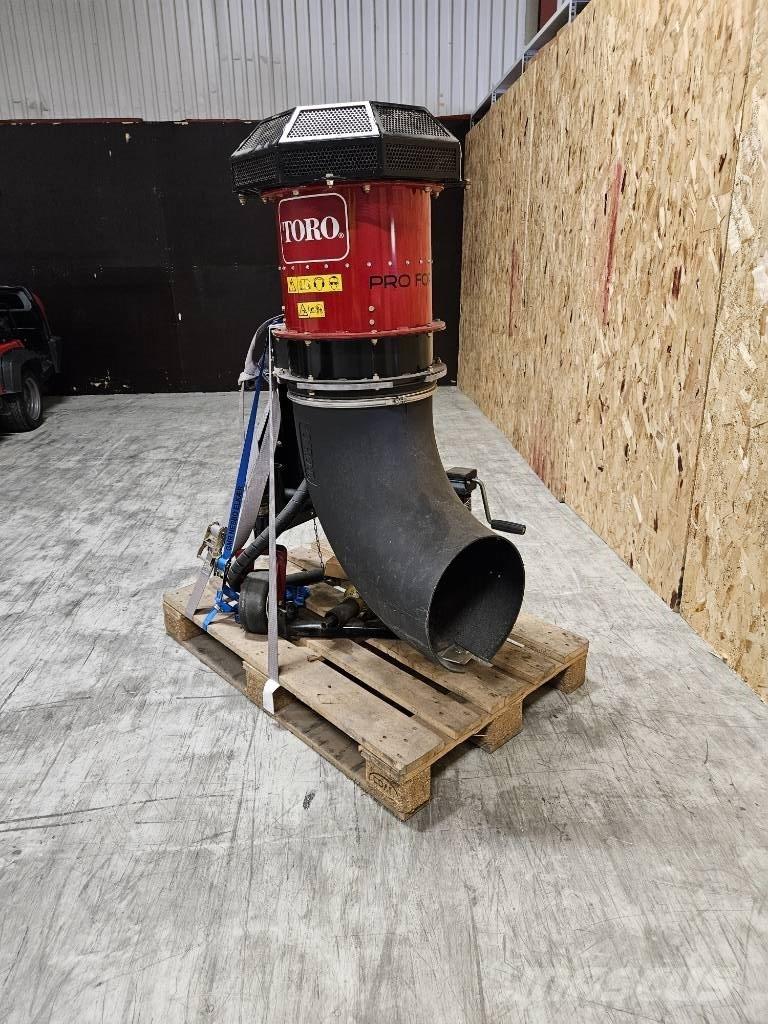 Toro ProForce Equipamentos remoção detritos
