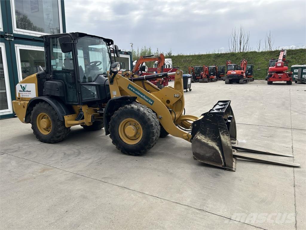 CAT 906M (8758) Carregadora multifunções
