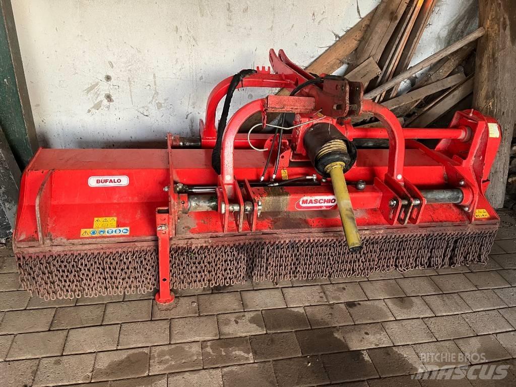 Maschio Bufalo 280 Gadanheiras e cortadores de folhas para pastos