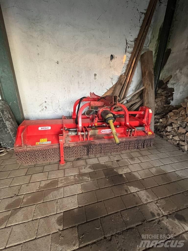 Maschio Bufalo 280 Gadanheiras e cortadores de folhas para pastos