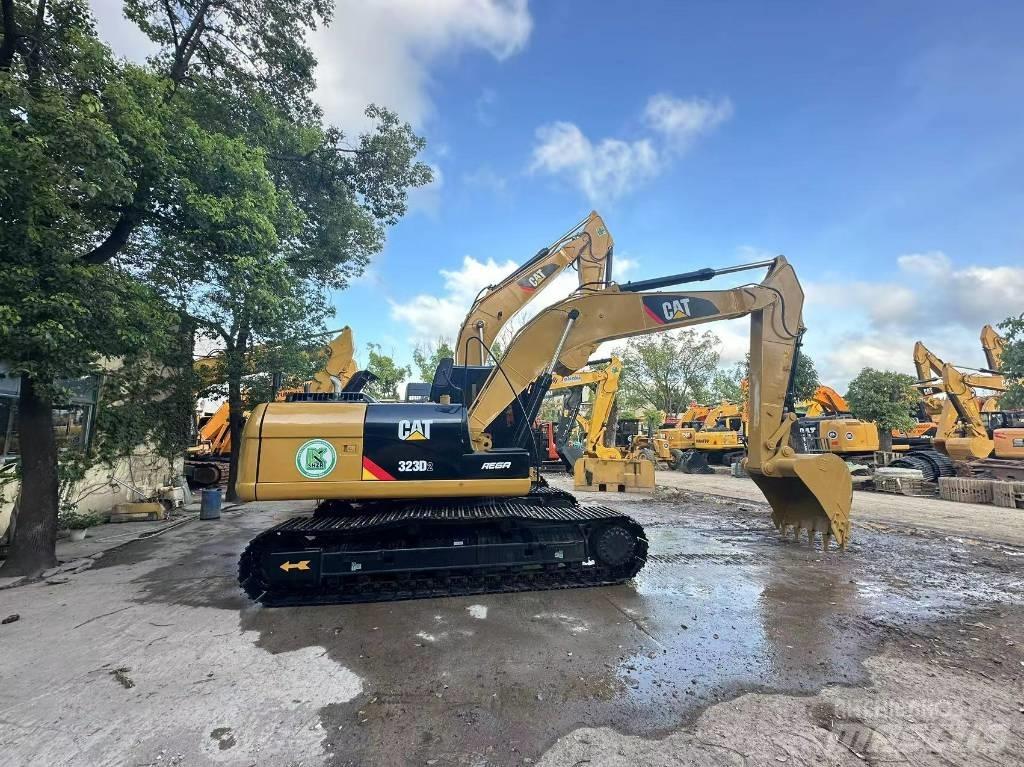 CAT 323 D Escavadoras de rastos