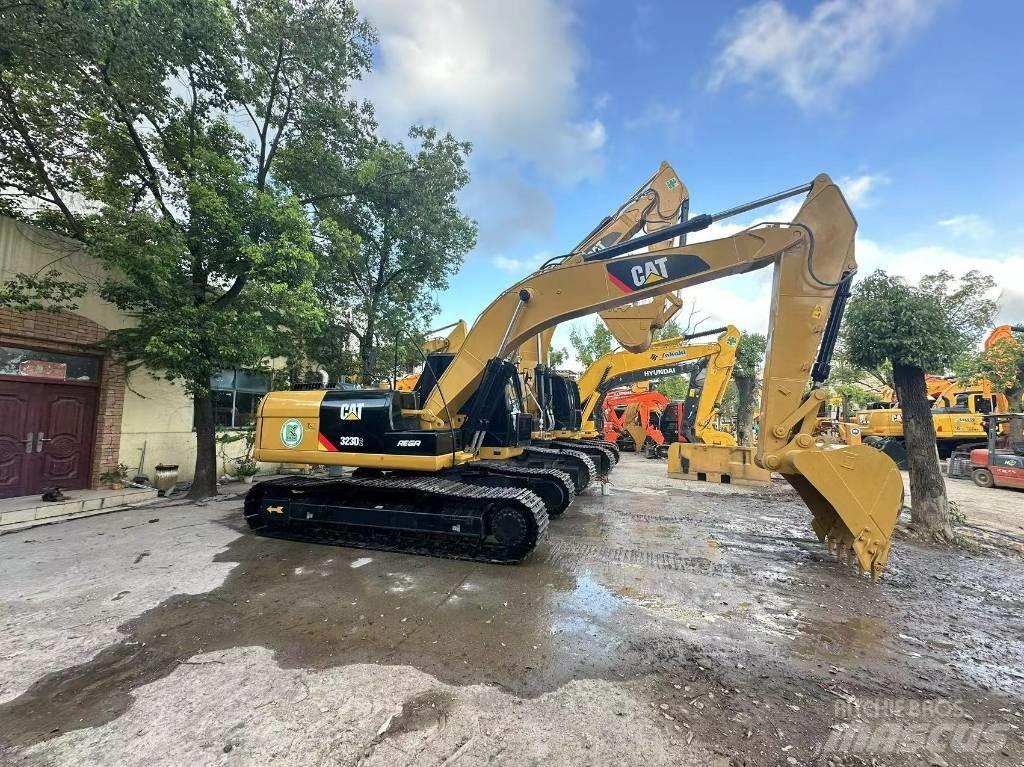 CAT 323 D Escavadoras de rastos