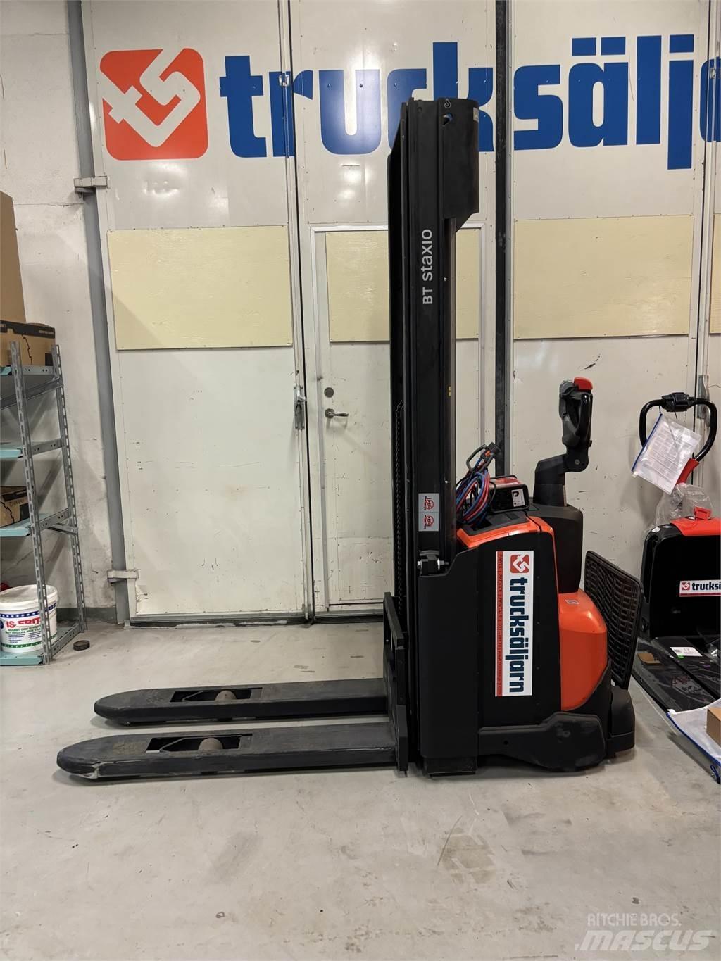 Toyota SWE120 Empilhador para operador externo