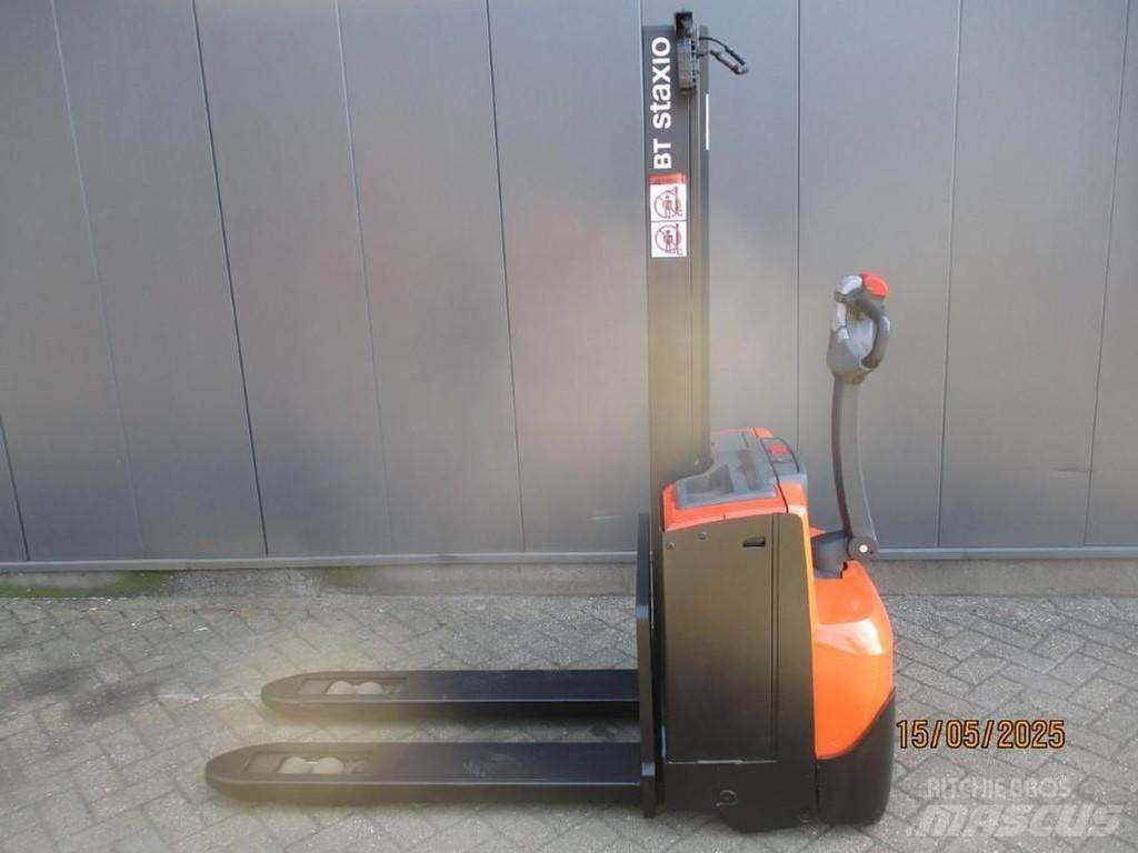 BT SWE 080L Empilhador para operador externo