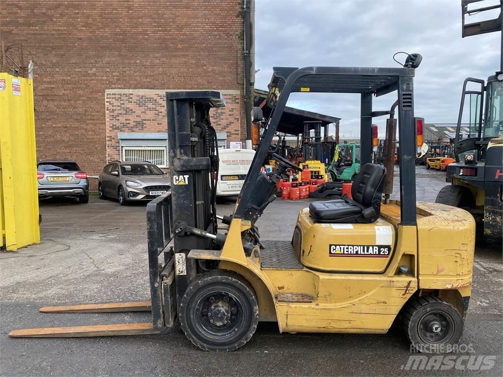 CAT DP25K Empilhadores Diesel
