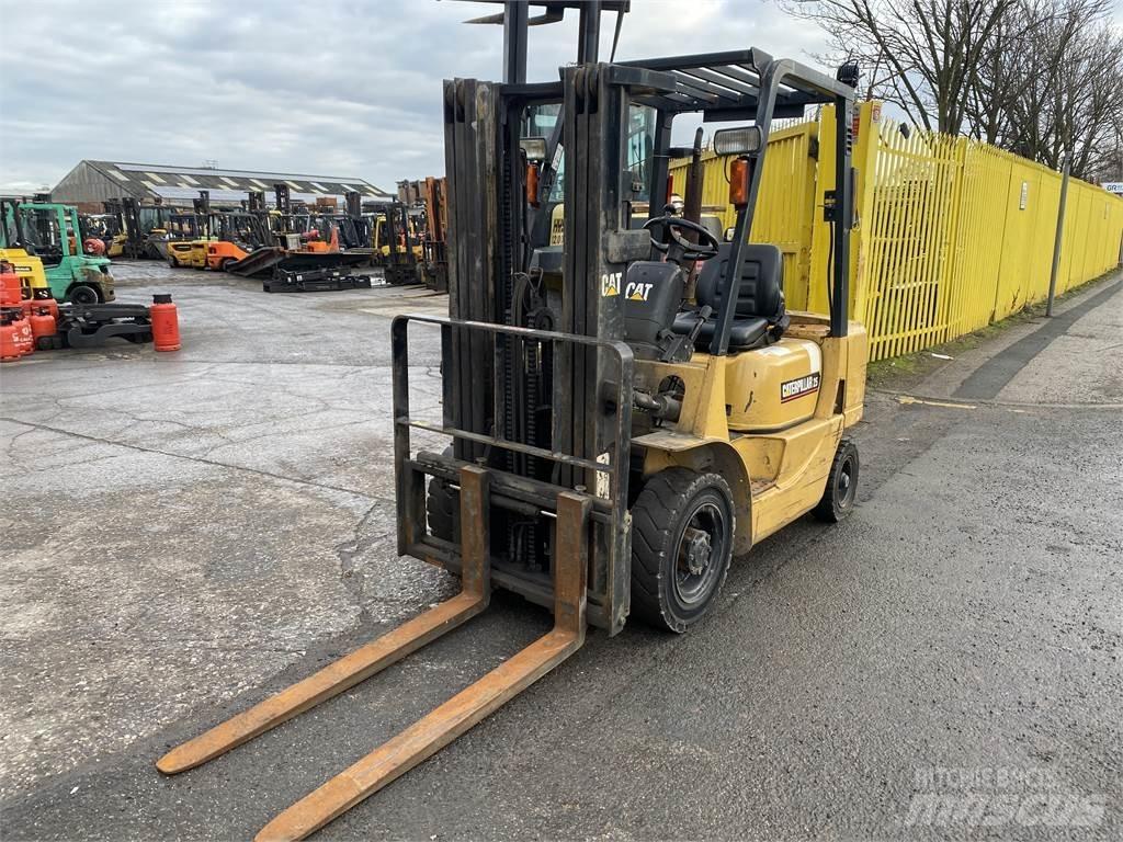 CAT DP25K Empilhadores Diesel