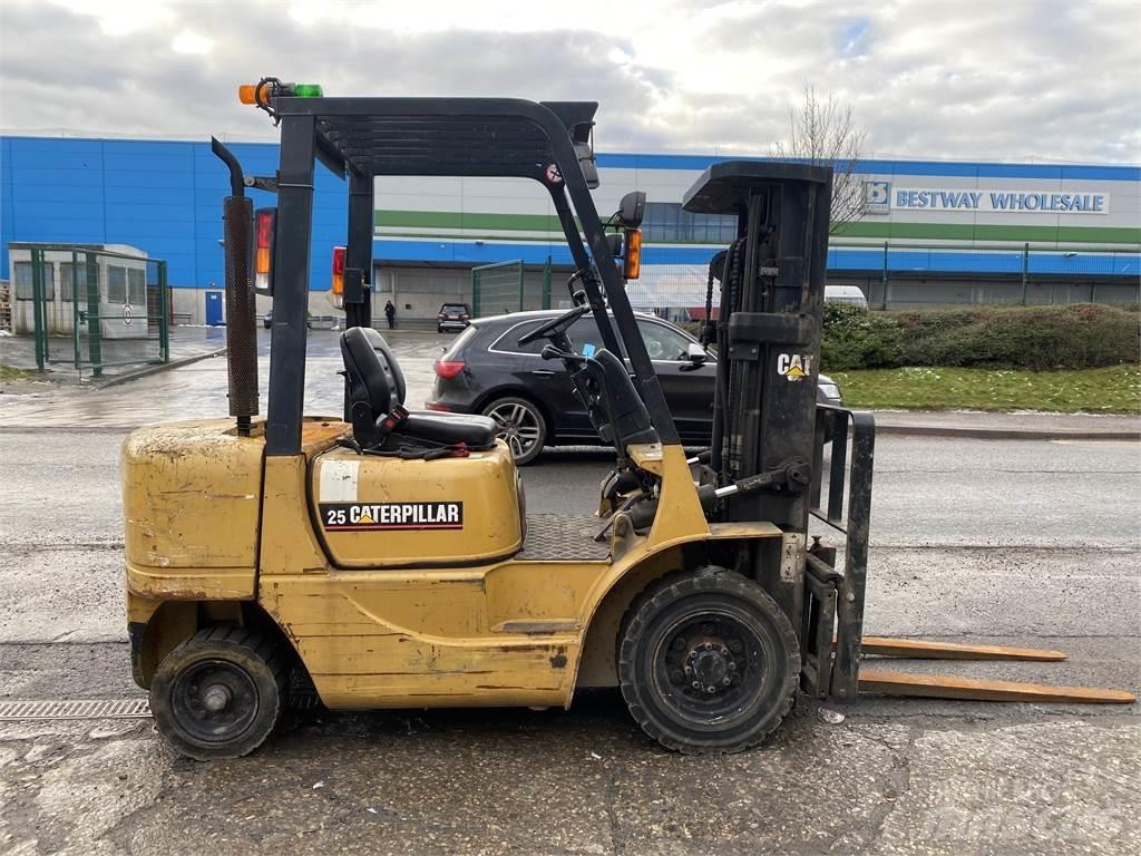 CAT DP25K Empilhadores Diesel