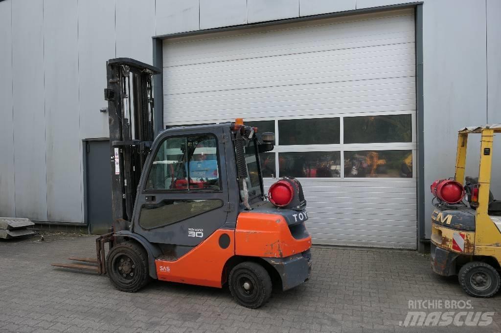 Toyota 02-8 FGF 30 Empilhadores a gás