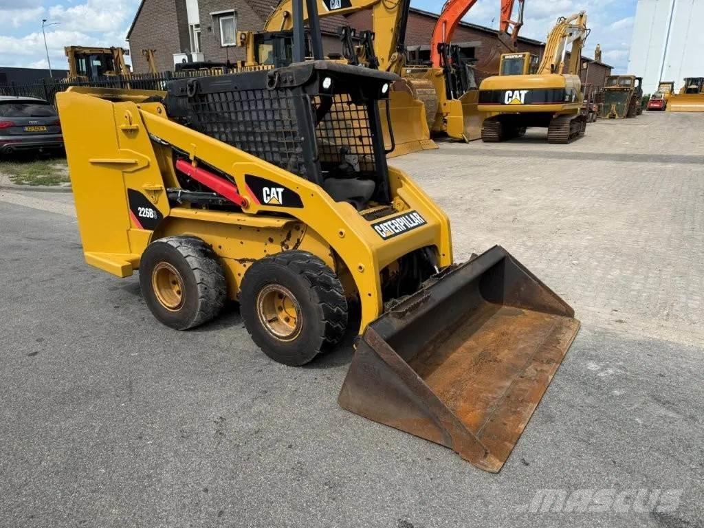 CAT 226B3 Carregadoras de direcção deslizante
