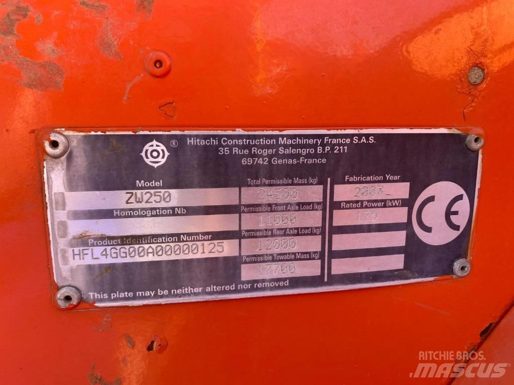 Hitachi ZW 250 Pás carregadoras de rodas