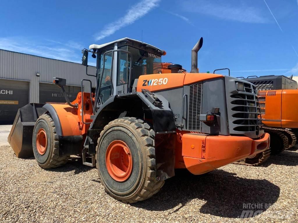 Hitachi ZW 250 Pás carregadoras de rodas
