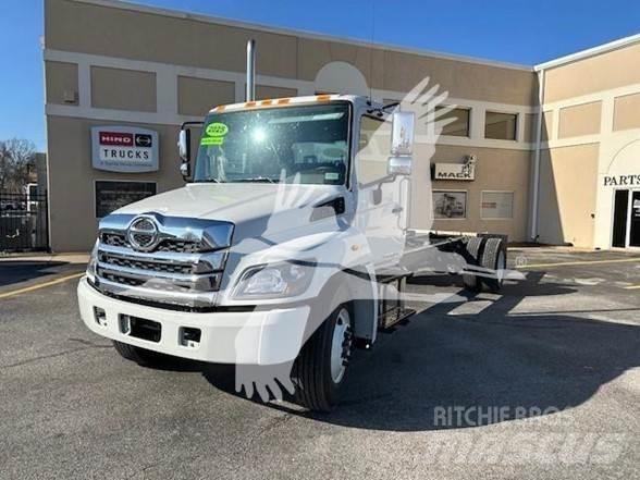 Hino L7 Camiões de chassis e cabine
