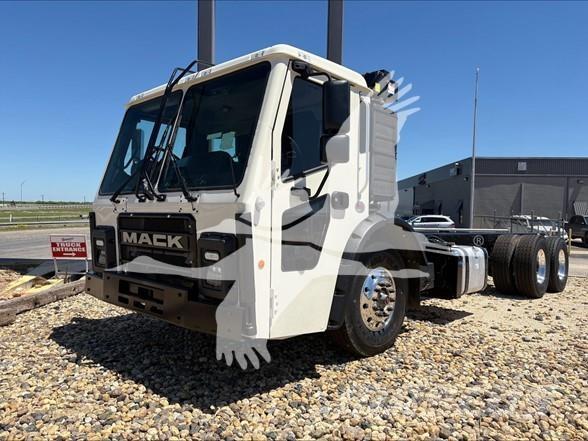 Mack LR64R Camiões de chassis e cabine