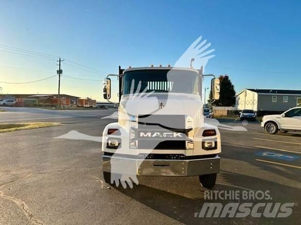 Mack MD6 Camiões estrado/caixa aberta
