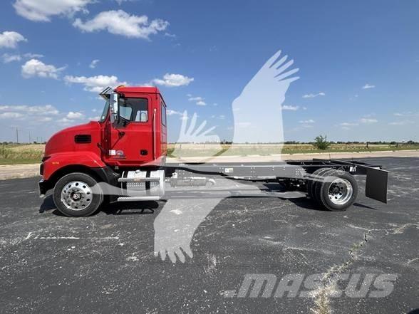 Mack MD6 Camiões de chassis e cabine