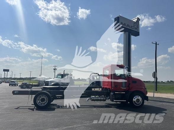 Mack MD6 Camiões de chassis e cabine
