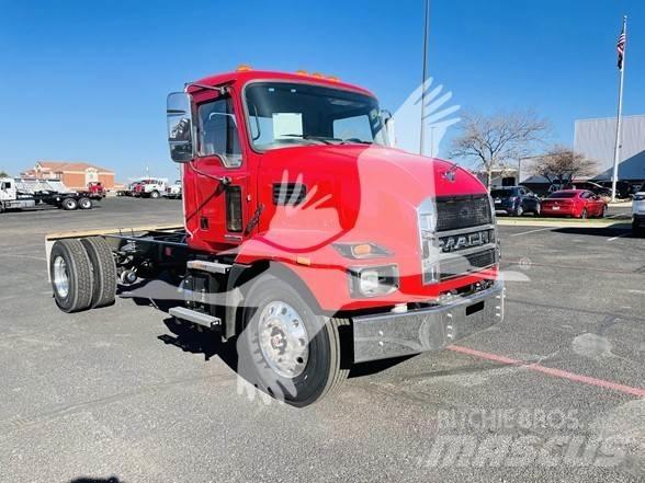 Mack MD6 Camiões de chassis e cabine