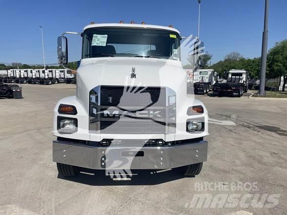Mack MD6 Tractores (camiões)