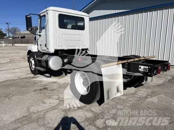 Mack MD6 Camiões de chassis e cabine