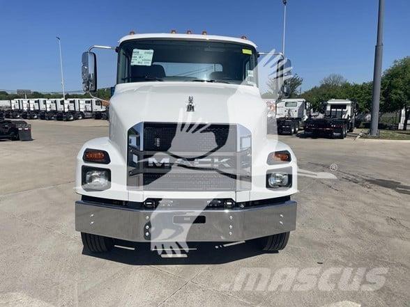 Mack MD6 Tractores (camiões)