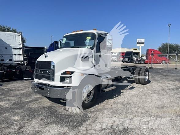 Mack MD6 Camiões de chassis e cabine