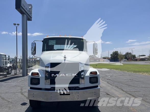 Mack MD6 Camiões de chassis e cabine