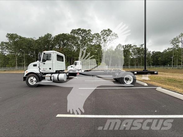 Mack MD6 Camiões de chassis e cabine