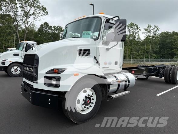 Mack MD6 Camiões de chassis e cabine