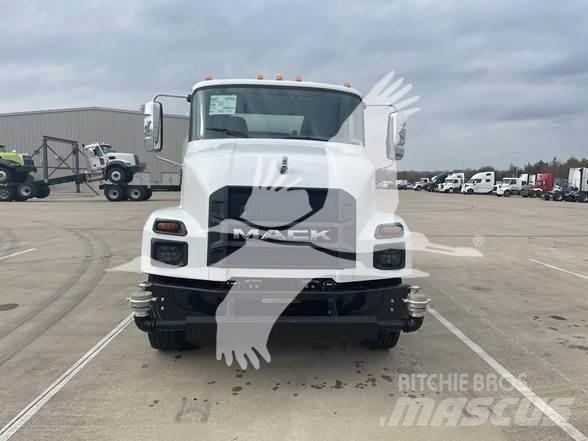 Mack MD7 Camiões-cisterna