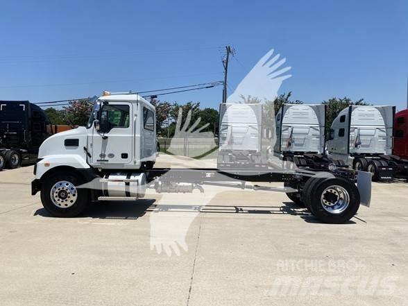 Mack MD7 Camiões de chassis e cabine