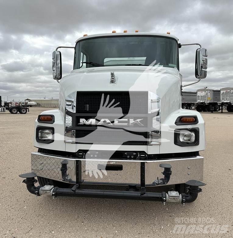 Mack MD7 Camiões-cisterna