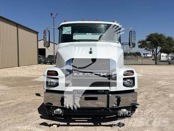 Mack MD7 Camiões-cisterna
