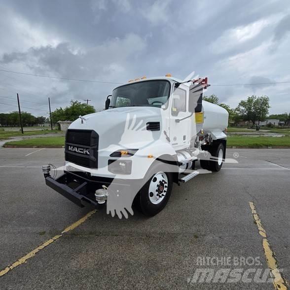 Mack MD7 Camiões-cisterna