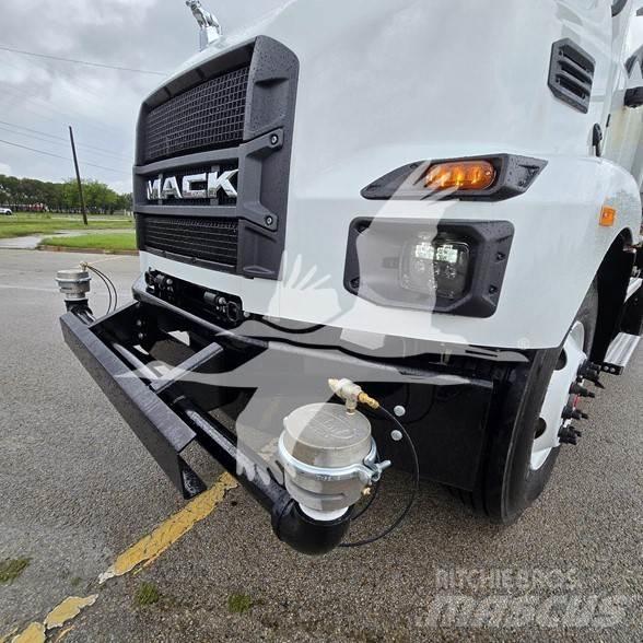 Mack MD7 Camiões-cisterna