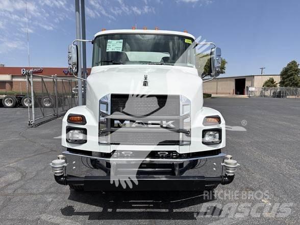 Mack MD7 Camiões-cisterna