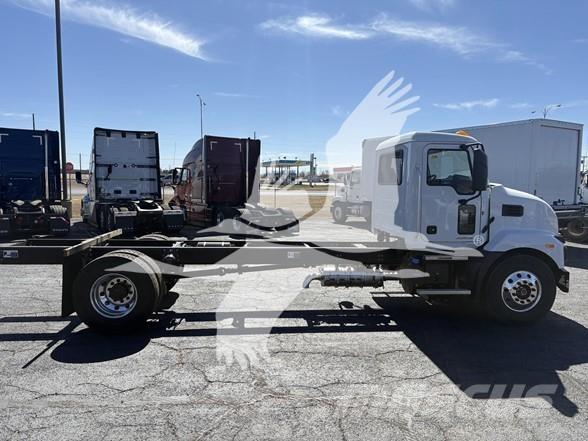 Mack MD7 Camiões de chassis e cabine