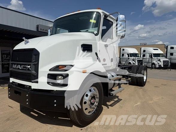 Mack MD7 Camiões de chassis e cabine