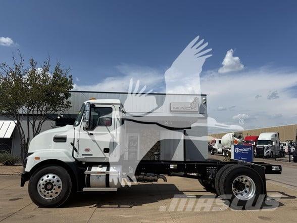 Mack MD7 Camiões de chassis e cabine