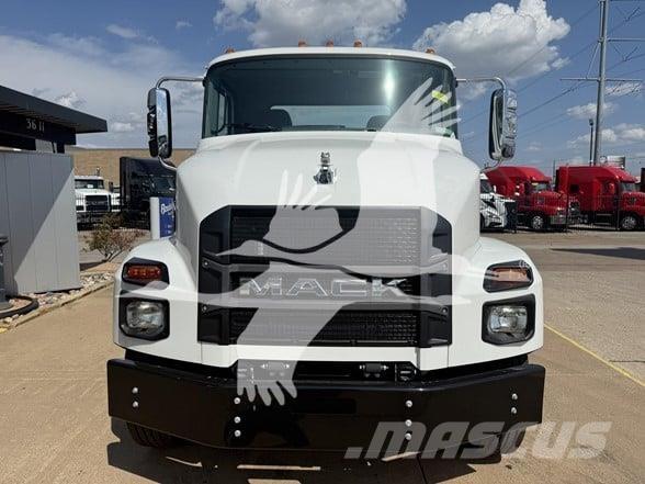 Mack MD7 Camiões de chassis e cabine