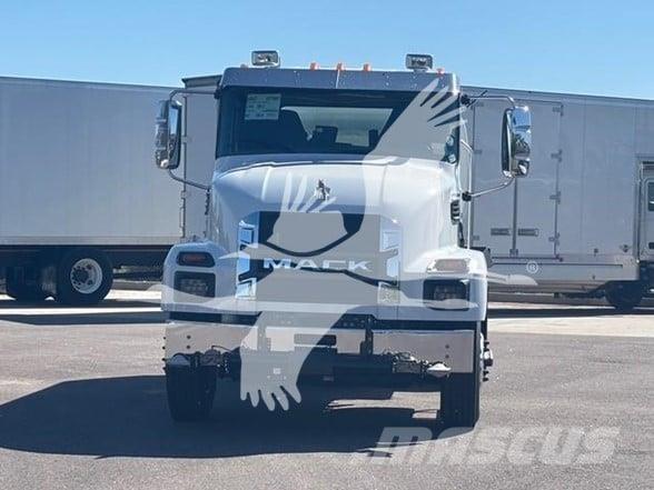 Mack MD7 Camiões-cisterna