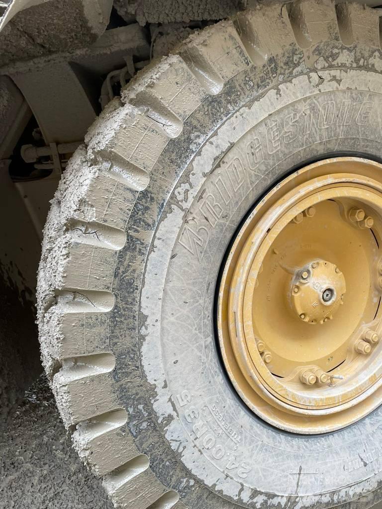 CAT 775G Camiőes dumper basculantes rígidos