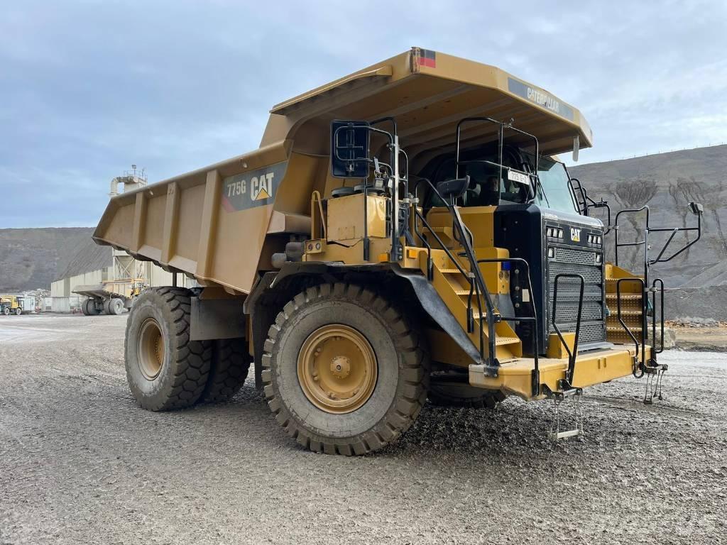 CAT 775G Camiőes dumper basculantes rígidos