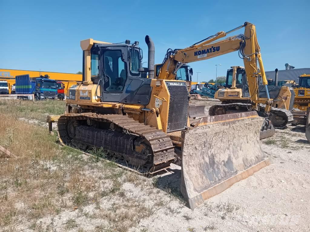 Komatsu D 61 EX-15 Dozers - Tratores rastos