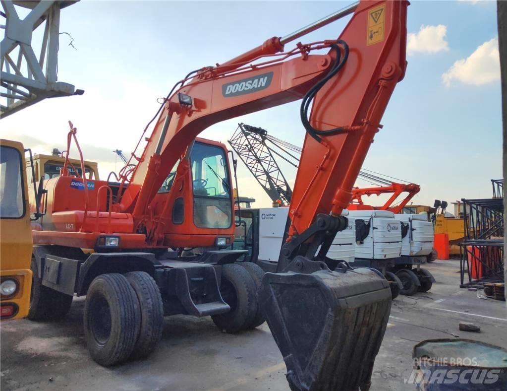 Doosan DH150W Escavadoras de rodas