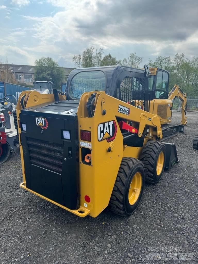 CAT 226D3 Carregadoras de direcção deslizante