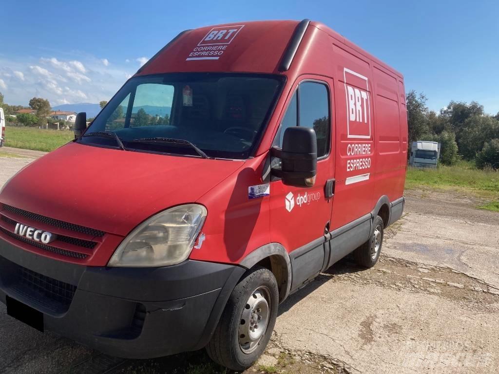 Iveco 35S Carrinhas de caixa fechada